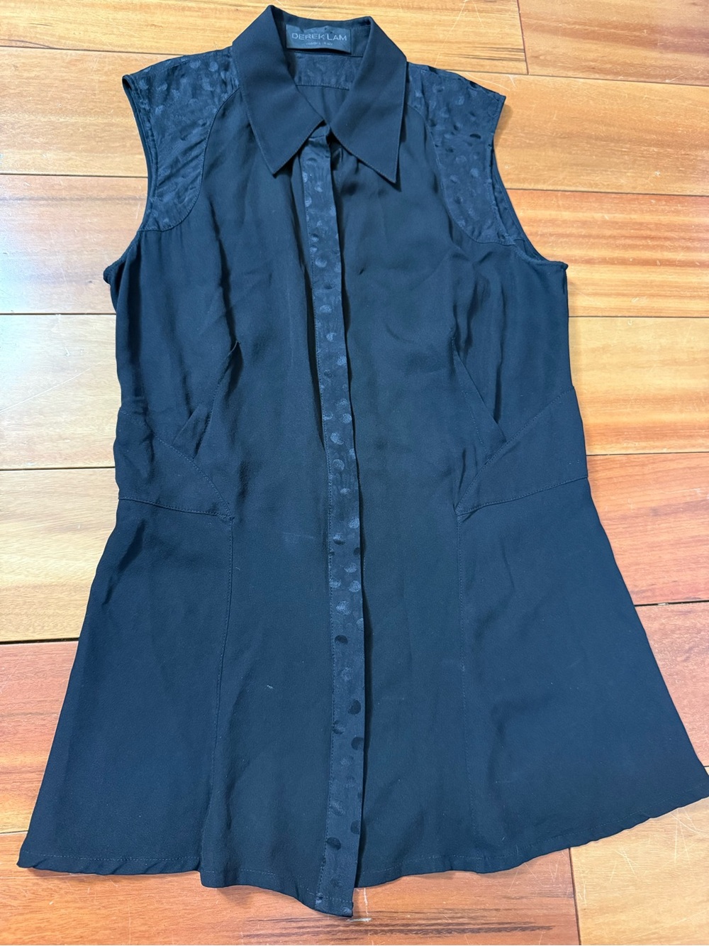 Derek Lam Black Sleeveless Button-Front Top with Subtle Dot Trim silk Italy